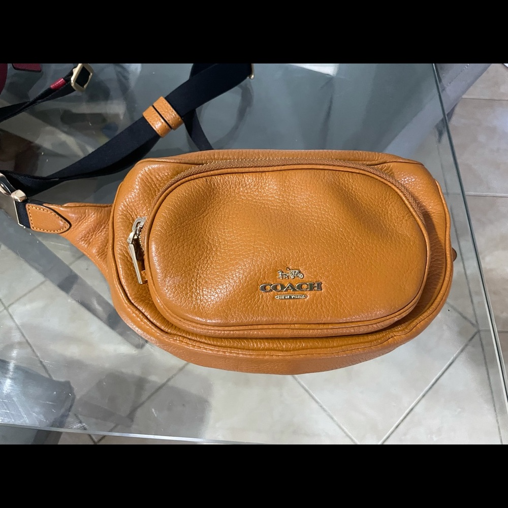 Coach - Picture 3 of 6